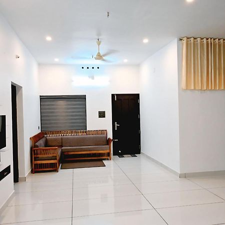 Elamkulam Penthouse - 3Bhk Ac With Kitchen - Kochi Apartment Chottanikara Exterior photo