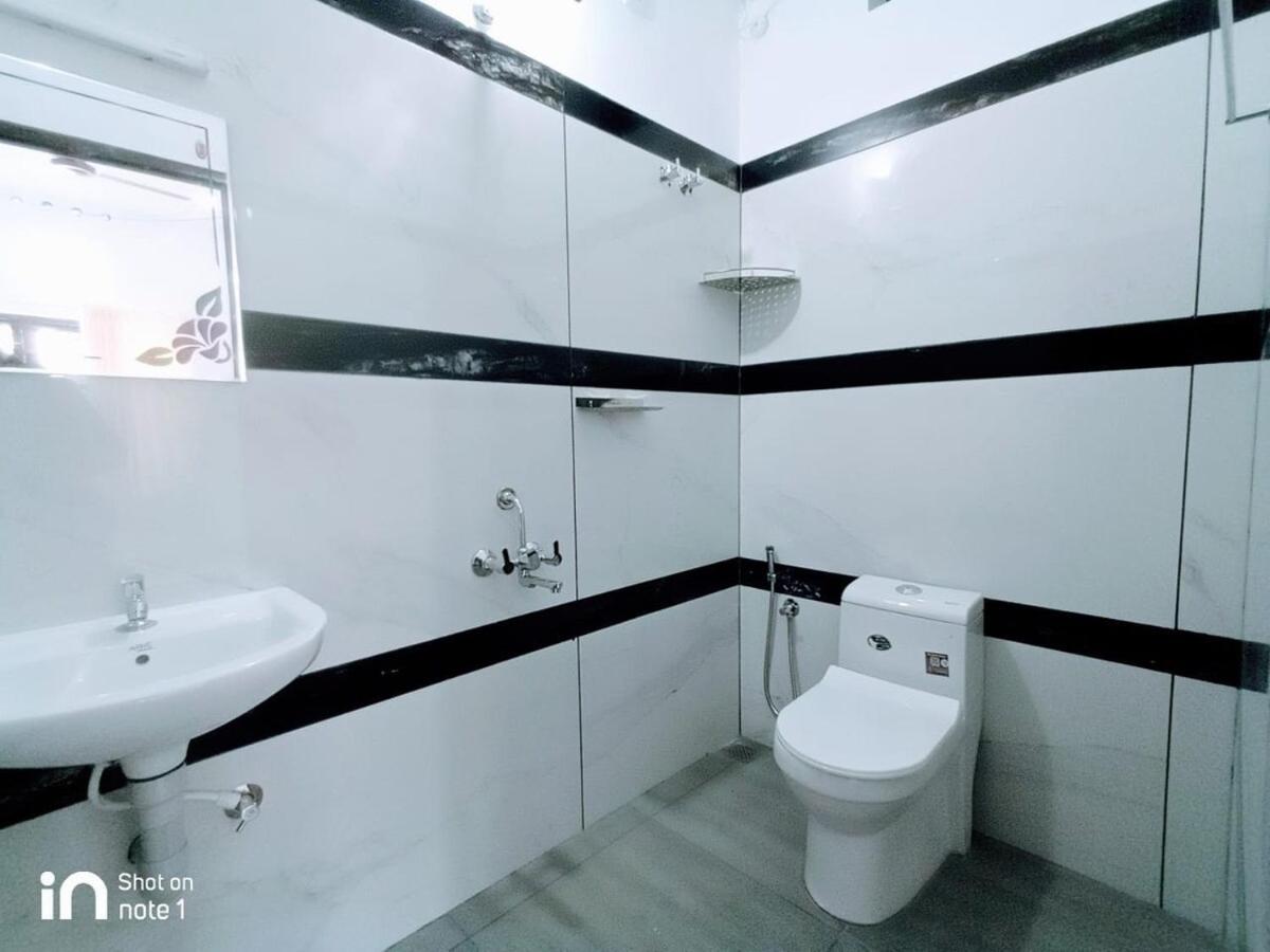 Elamkulam Penthouse - 3Bhk Ac With Kitchen - Kochi Apartment Chottanikara Exterior photo