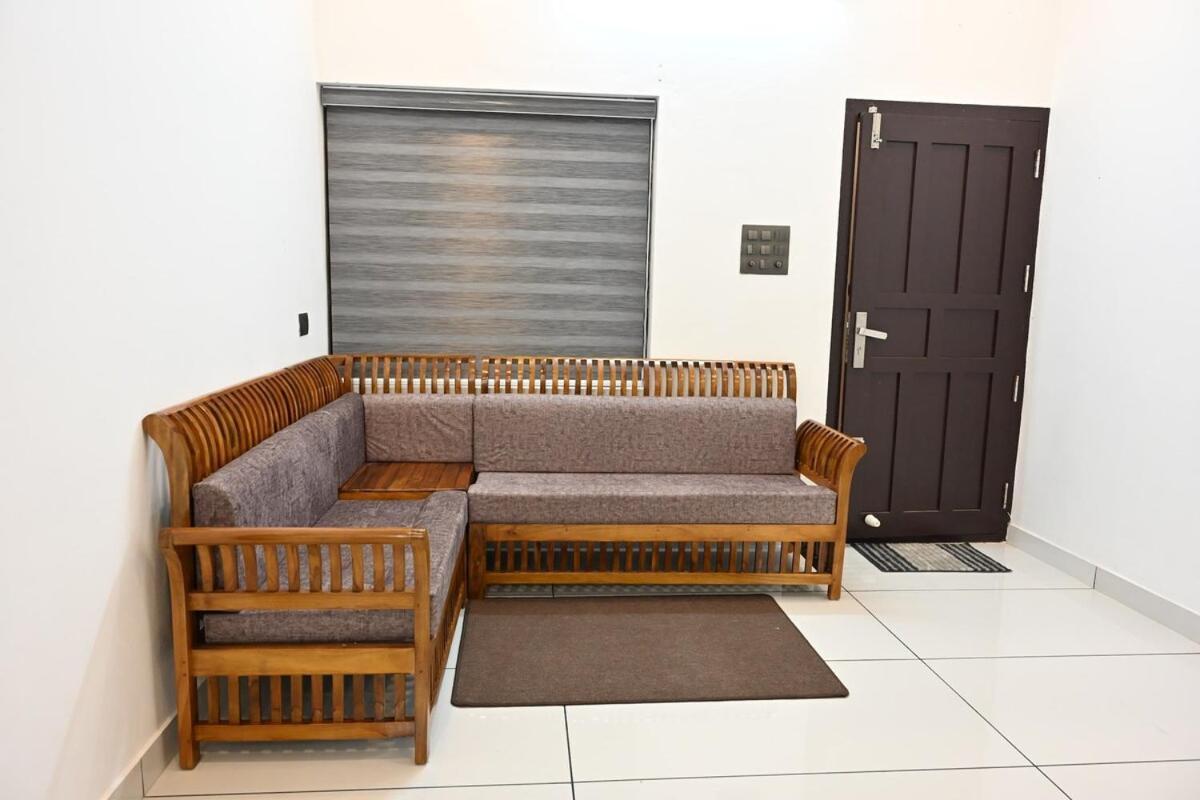 Elamkulam Penthouse - 3Bhk Ac With Kitchen - Kochi Apartment Chottanikara Exterior photo