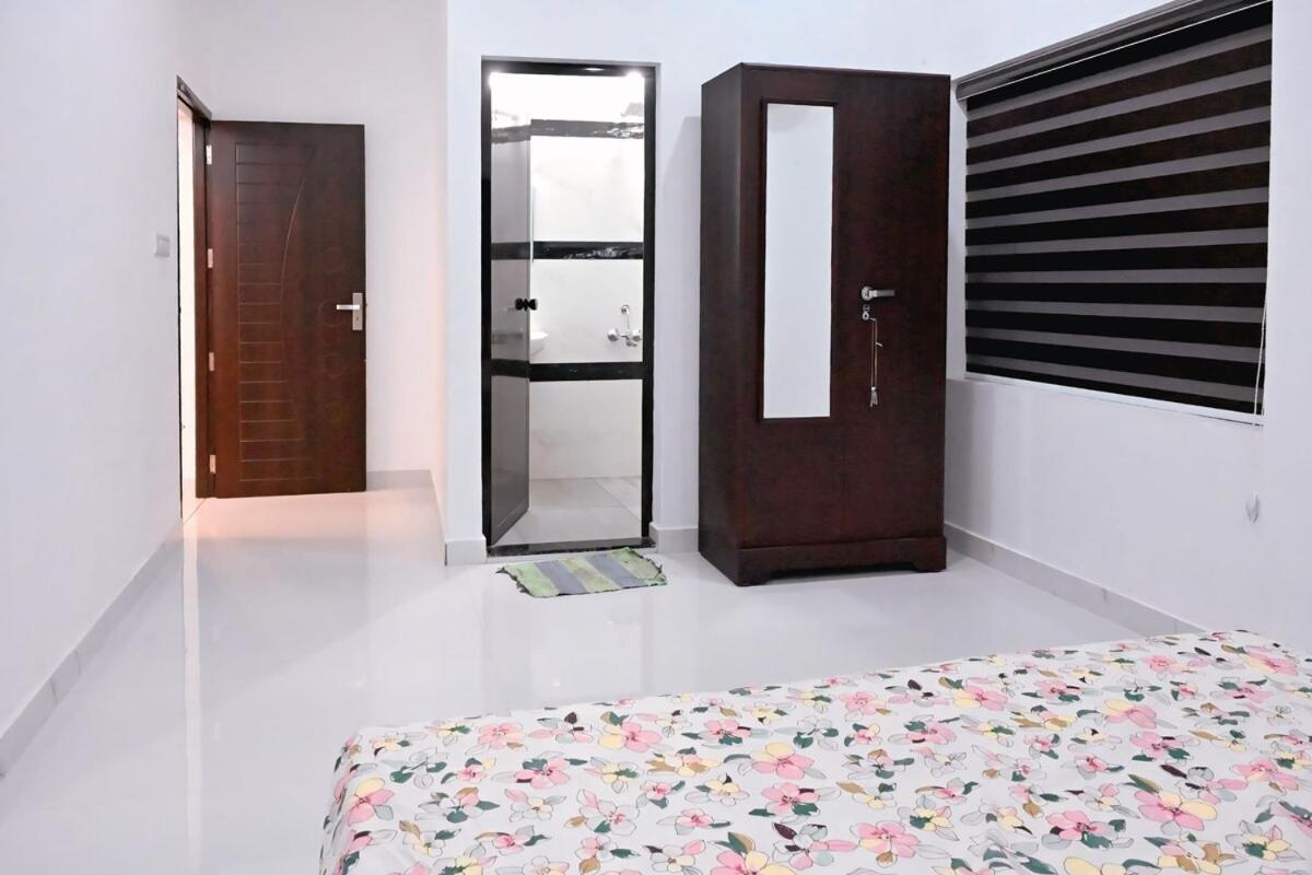 Elamkulam Penthouse - 3Bhk Ac With Kitchen - Kochi Apartment Chottanikara Exterior photo