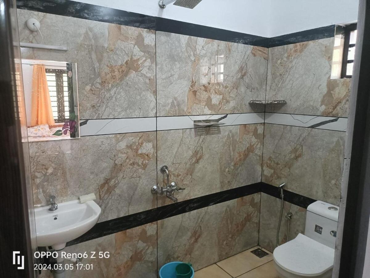 Elamkulam Penthouse - 3Bhk Ac With Kitchen - Kochi Apartment Chottanikara Exterior photo